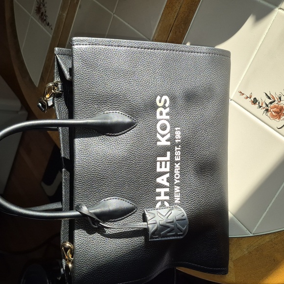 Michael Kors Black Leather Mirella Tote Bag-pre-loved! - Picture 2 of 14